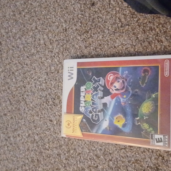 Nintendo Wii Super Mario Galaxy - White and Gold